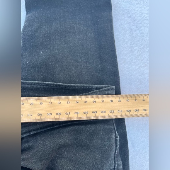 Levis Slimming Super Skinny Black Denim Jeans womens Size 30/10 - Picture 3 of 8